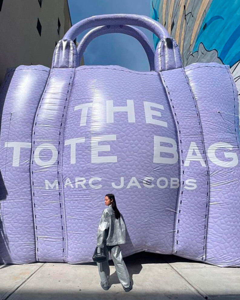Marc Jacobs y su bolso inflable gigante