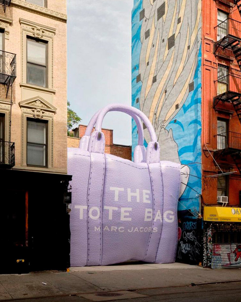 Marc Jacobs y su bolso inflable gigante