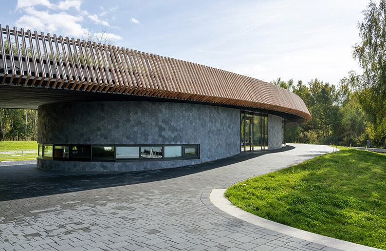Marina en Tychy by RS+ Robert Skitek