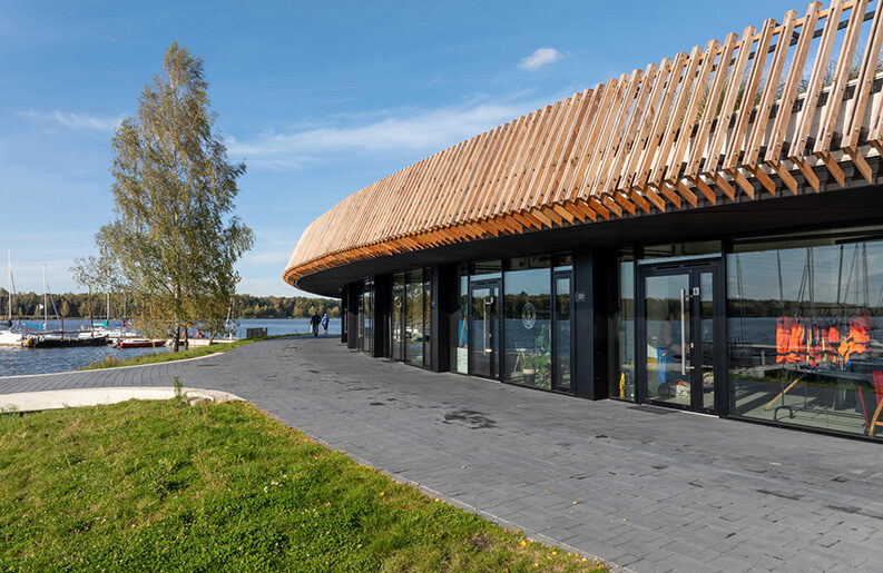 Marina en Tychy by RS+ Robert Skitek