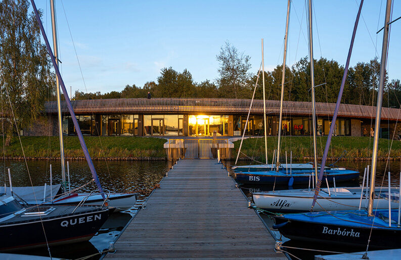 Marina en Tychy by RS+ Robert Skitek