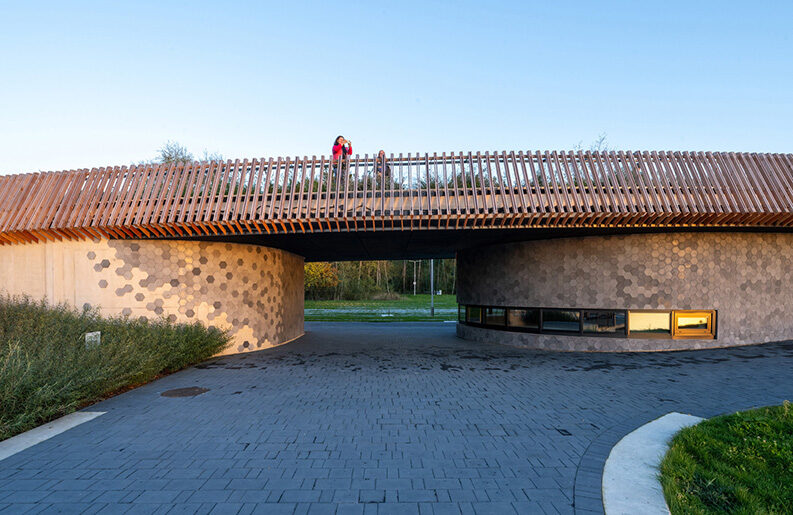 Marina en Tychy by RS+ Robert Skitek