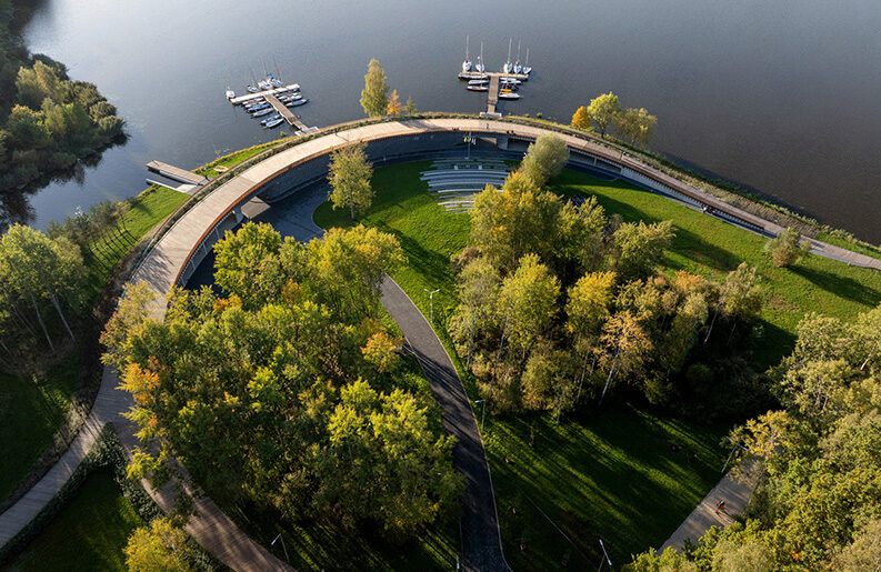 Marina en Tychy by RS+ Robert Skitek