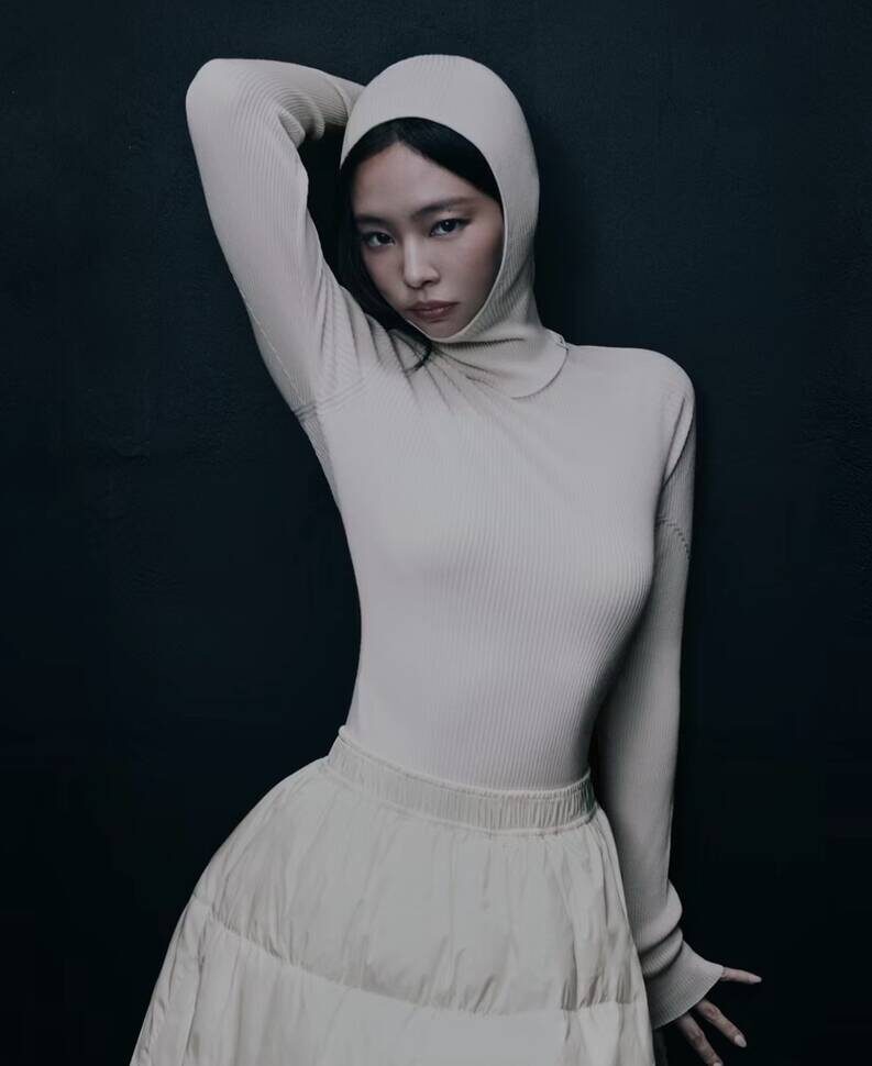 Moncler reúne a Cher, Grace Jones y Jennie en Re/Icons