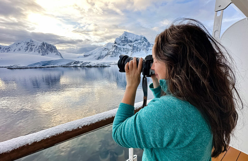Mujeres que viajan solas: cruceros de expedición en auge