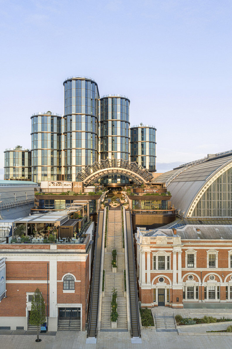 Heatherwick Studio reinventa el Olympia de Londres en tres escalas