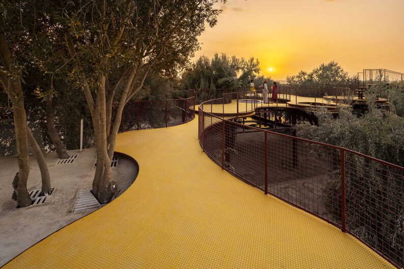 Patio Modular Entre Olivos by ZAV Architects