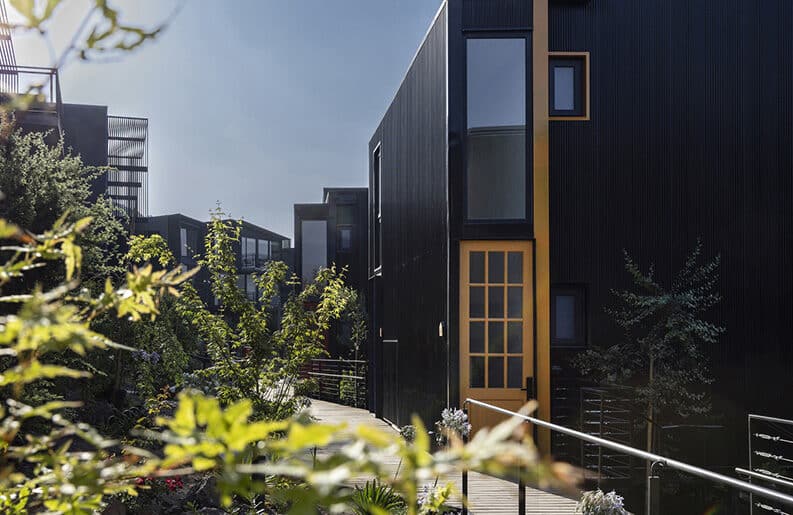 Pueblo la Dehesa by Court Estudio, Lira y Tuckermann Arquitectos