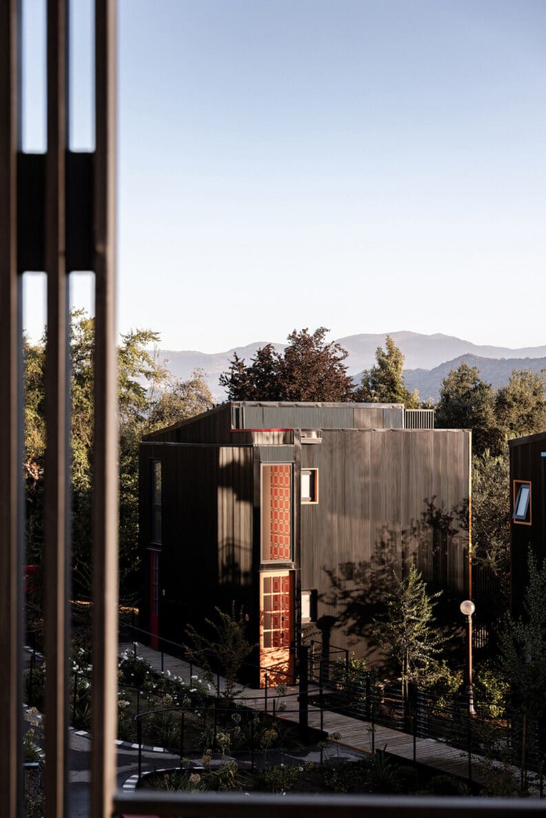 Pueblo la Dehesa by Court Estudio, Lira y Tuckermann Arquitectos