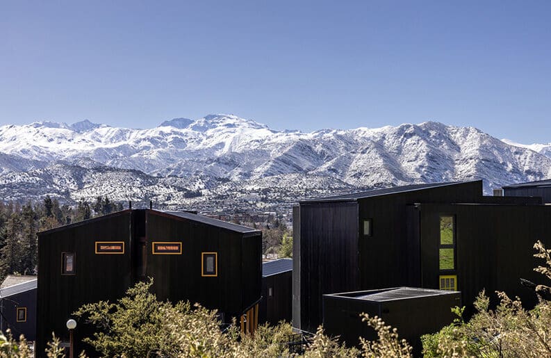 Pueblo la Dehesa by Court Estudio, Lira y Tuckermann Arquitectos