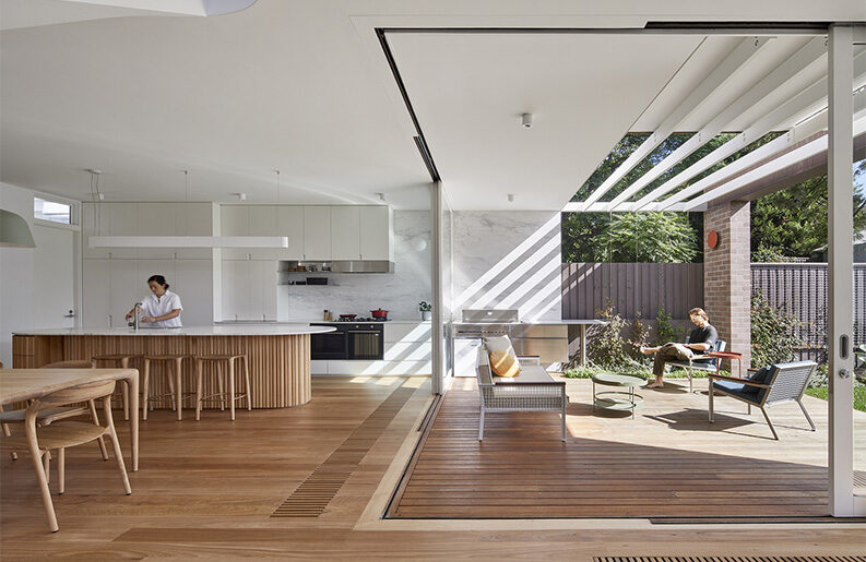 Residencia Fringe Dweller by Mihaly Slocombe