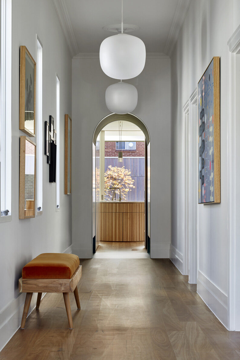 Residencia Fringe Dweller by Mihaly Slocombe