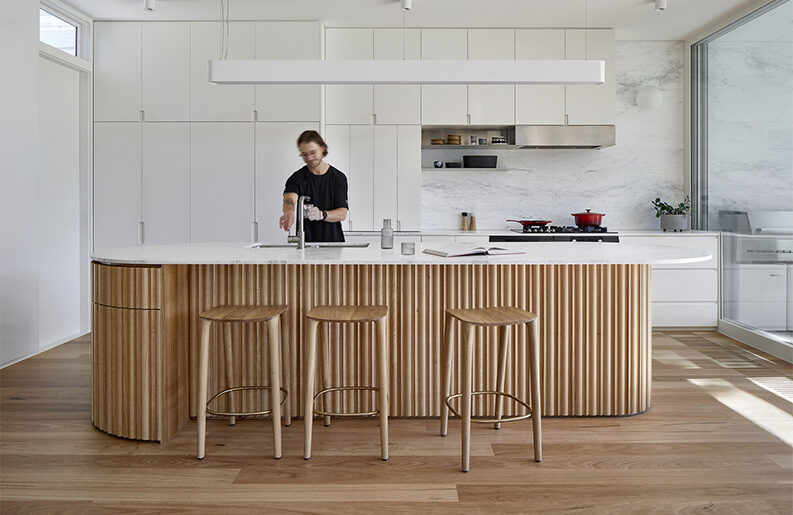Residencia Fringe Dweller by Mihaly Slocombe