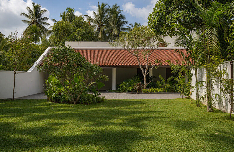 Residencia Ochre by Thought Parallels