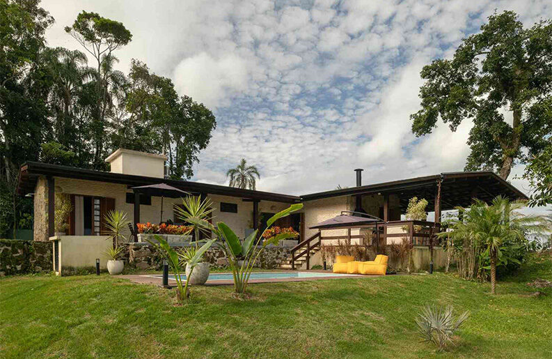 Residencia Praia Preta II by Luis Canepa Arquitetos