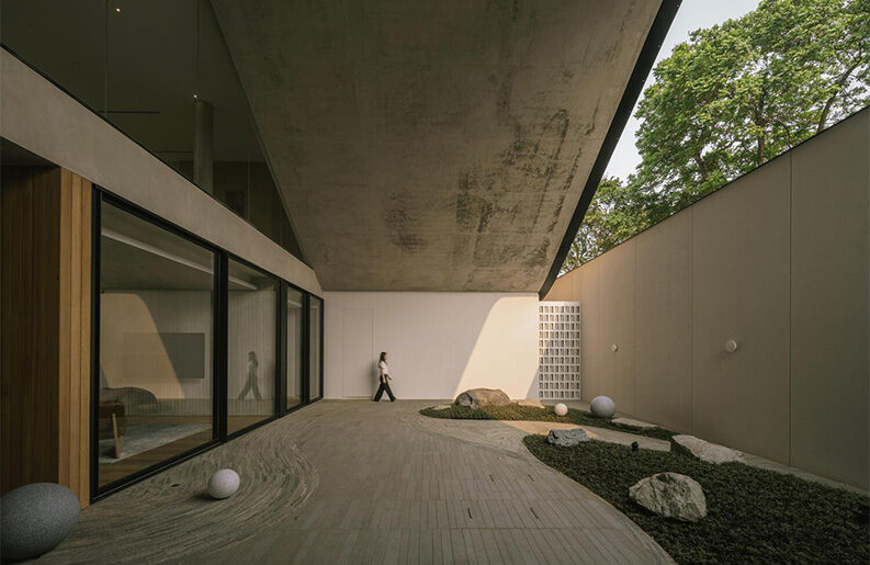 Residencia Split Mass by K-Thengono Design Studio