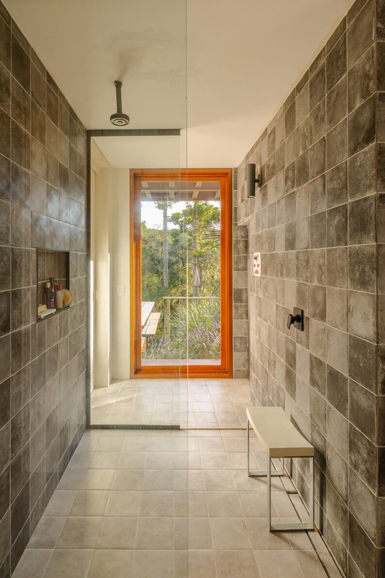 Residencia en Campos do Jordão by Gil Mello Arquitetura