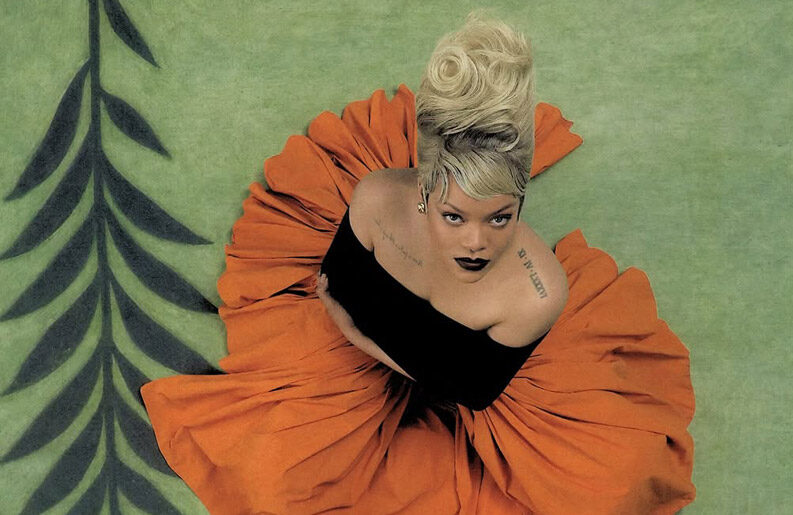 Rihanna se luce en la portada de EE72