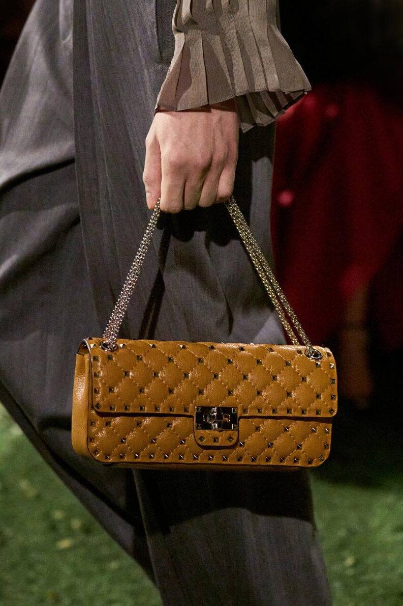 Rockstud Spike. El inconfundible bolso de Valentino está de vuelta