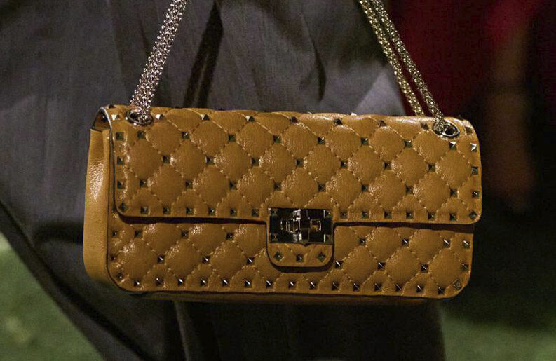 Rockstud Spike. El inconfundible bolso de Valentino está de vuelta