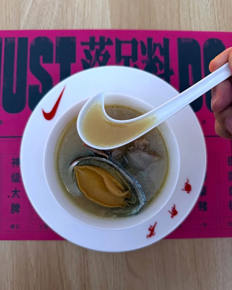 NIKE abre un local de sopas con Su Bingtian
