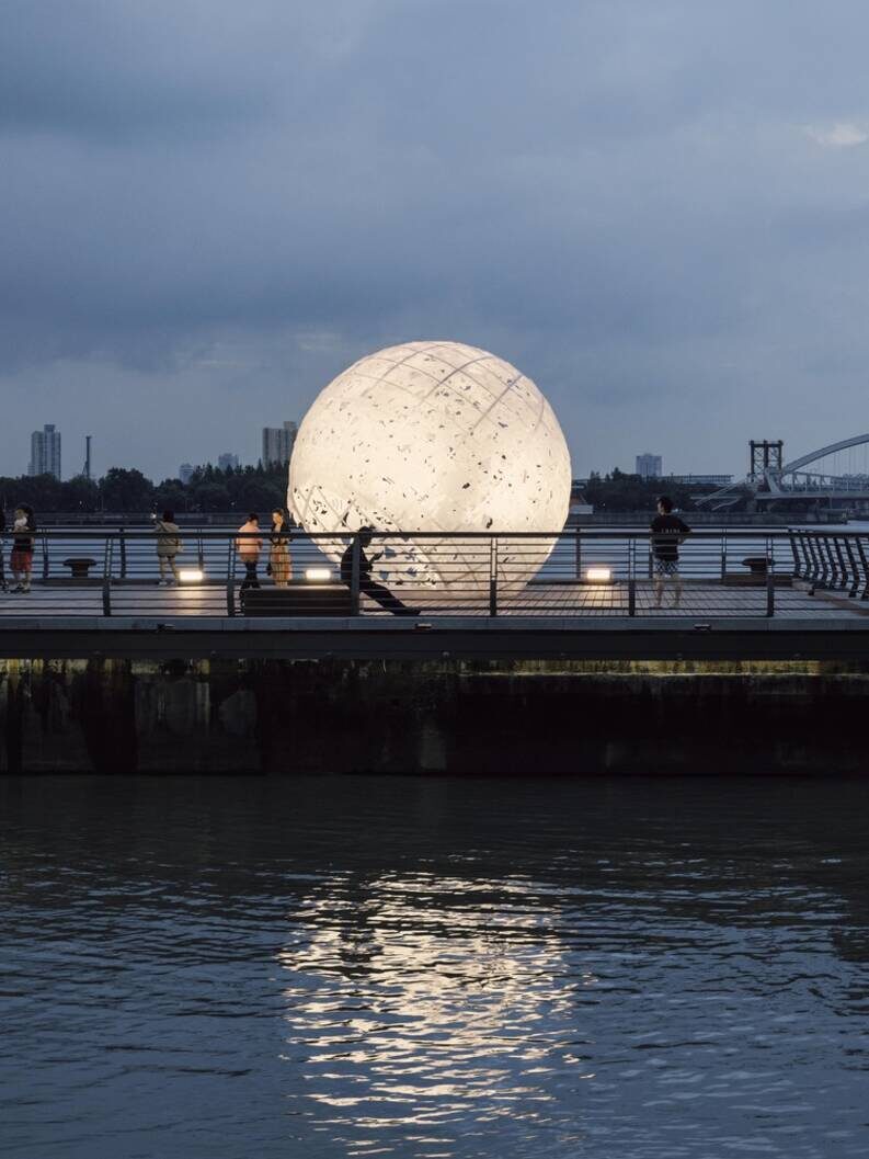 The Full Moon. Una luna de conejos iluminó la ribera de Shanghái
