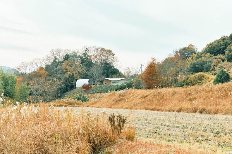 Tsukumo Kiln: geometría y luz en un taller cerámico