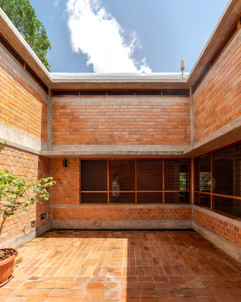 Villa E by Vásquez & López Arquitectos 