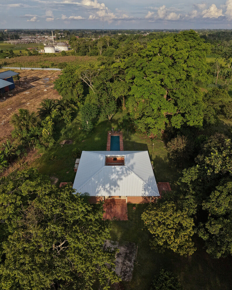 Villa E by Vásquez & López Arquitectos 