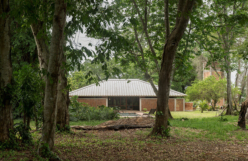 Villa E by Vásquez & López Arquitectos
