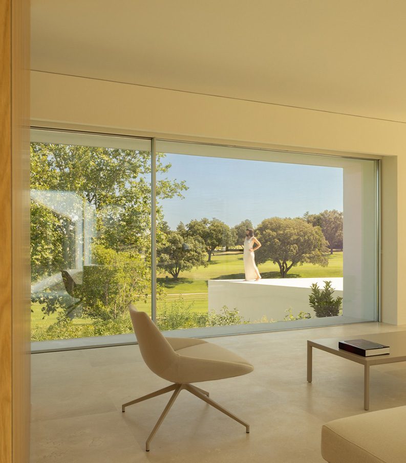 Villa Lago by Fran Silvestre Arquitectos