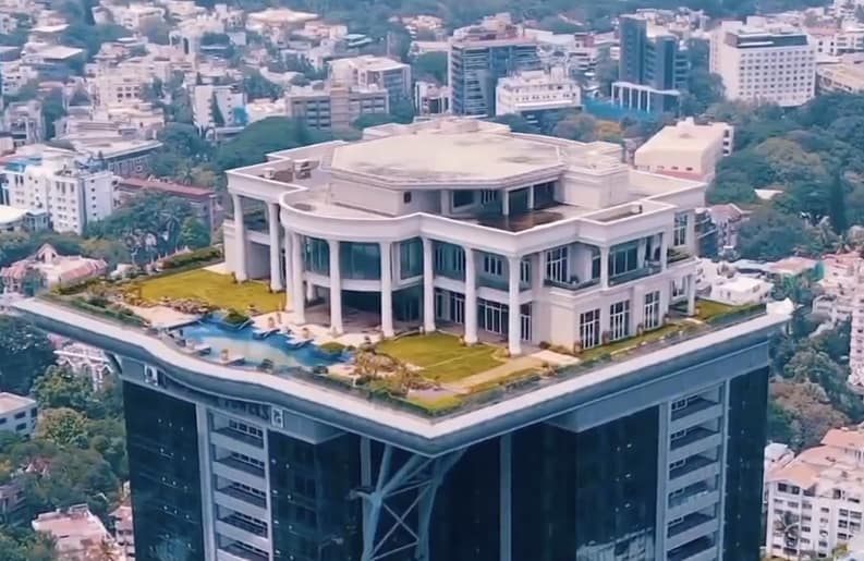réplica de la Casa Blanca en la cima de un rascacielos