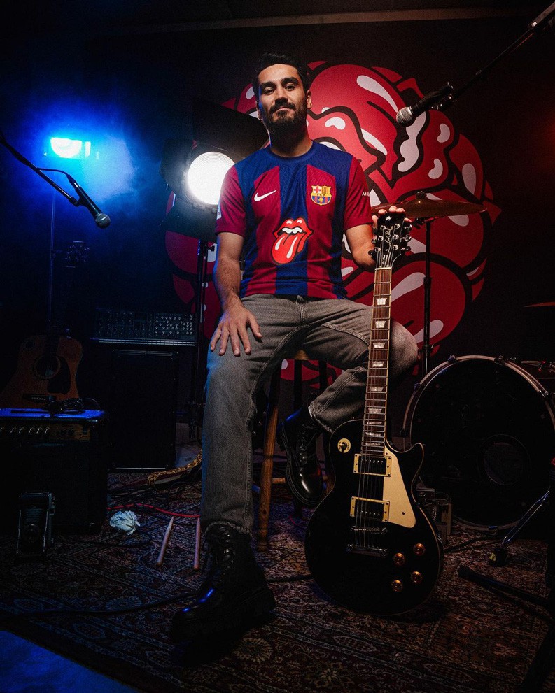 El Barça lucirá en su camiseta para el próximo clásico el logo de una  legendaria banda de rock