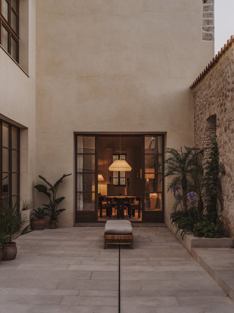 Born 10 by NORA studio