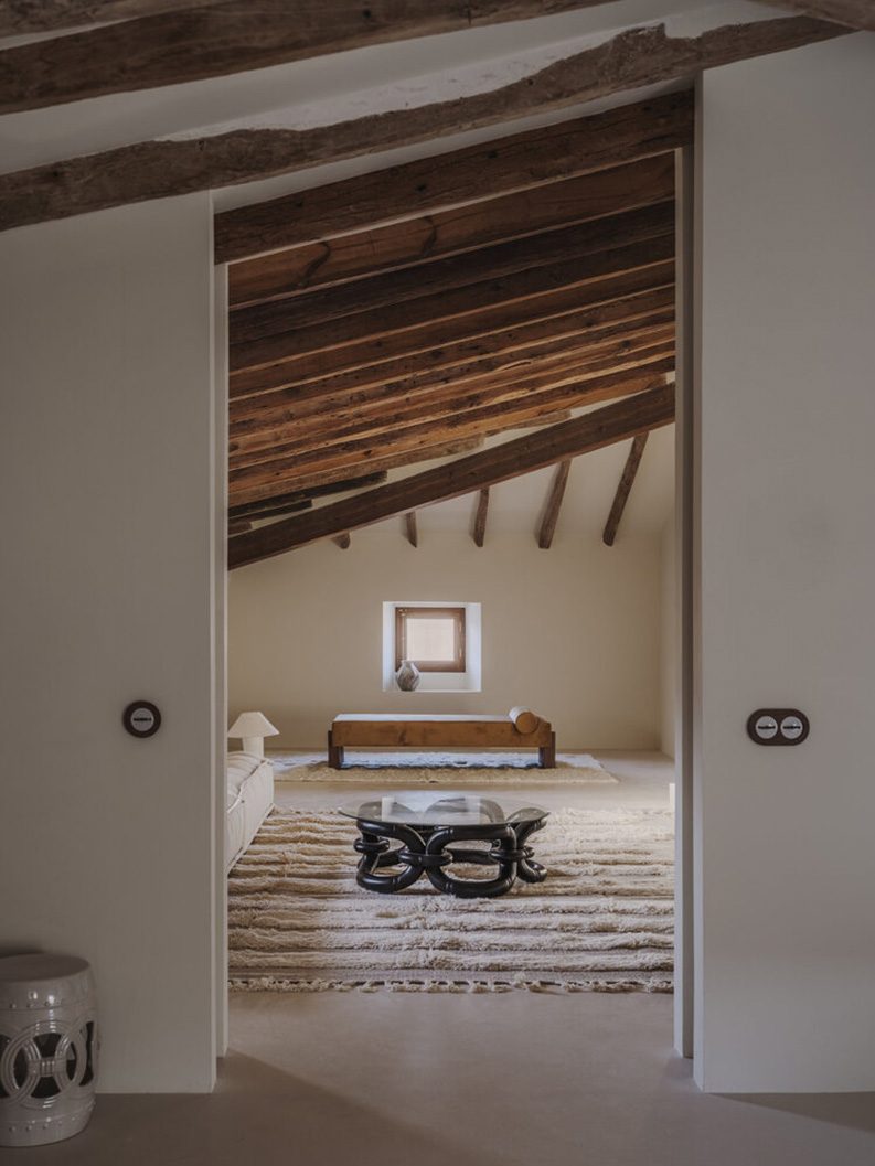 Born 10 by NORA studio