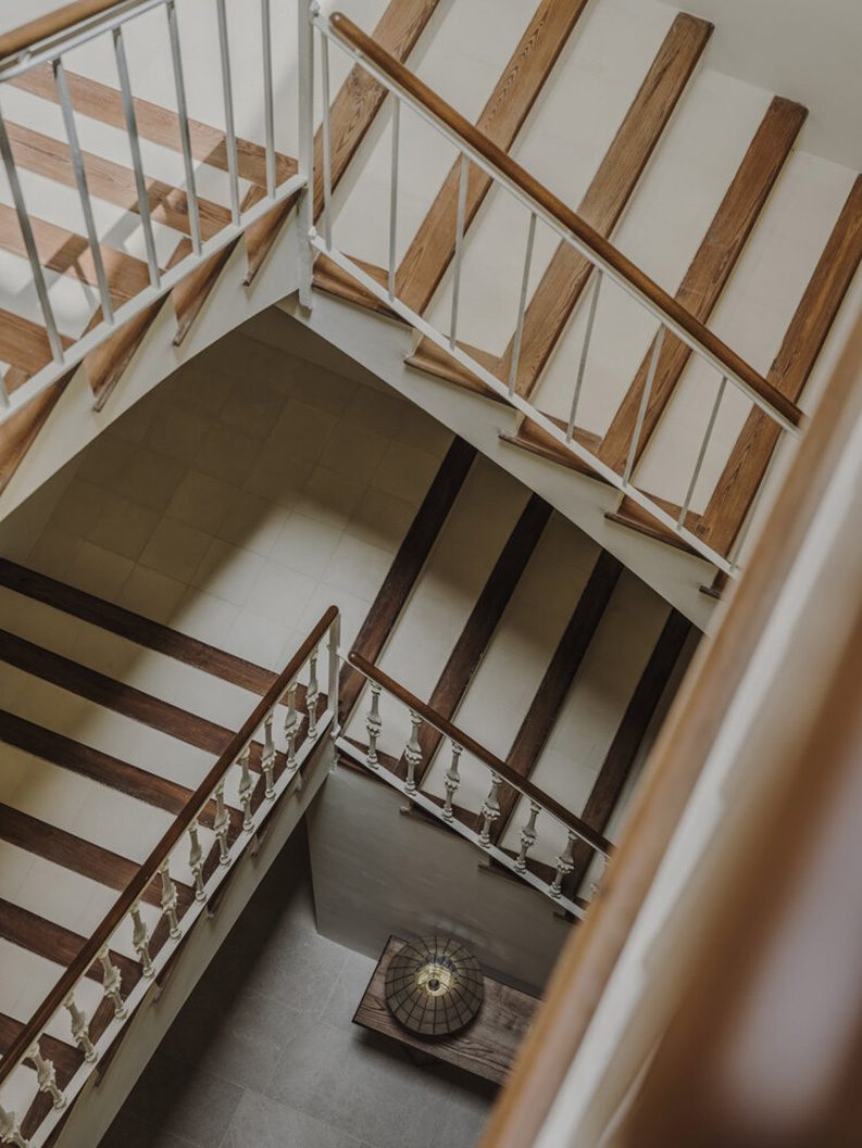 Born 10 by NORA studio