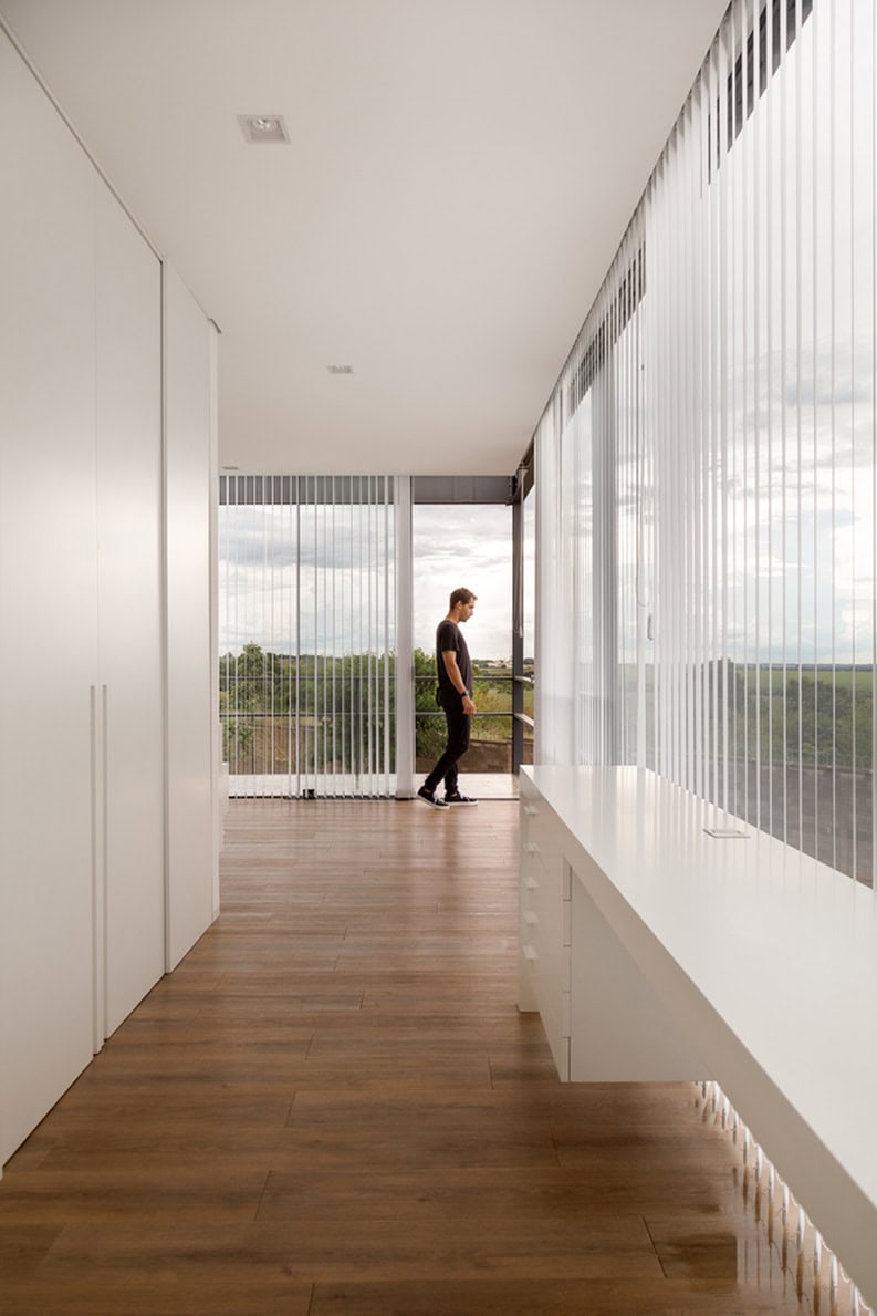 Caja de Vidrio. Una vivienda que se ubica en un nivel más bajo
