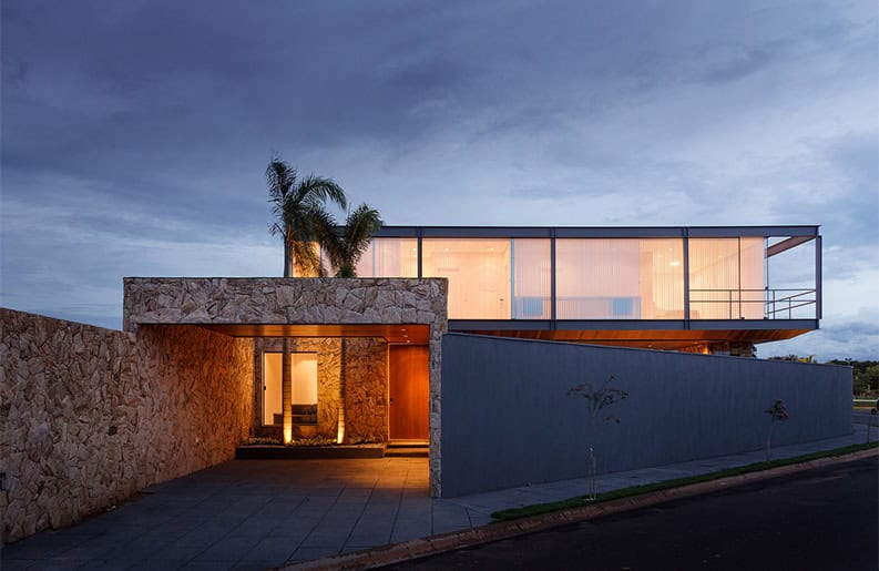Caja de Vidrio. Una vivienda que se ubica en un nivel más bajo