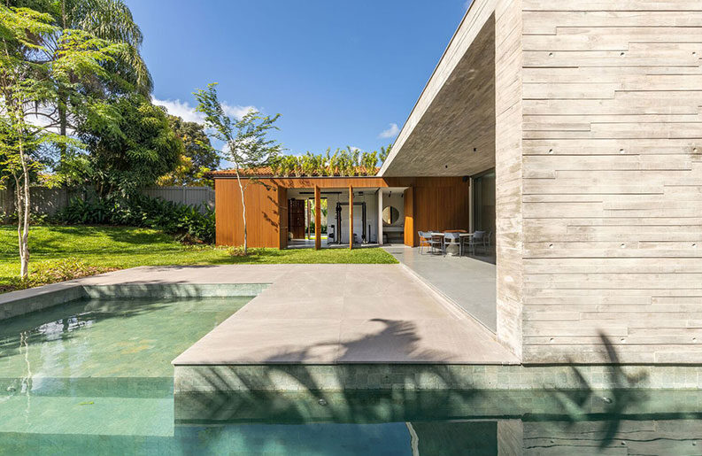 Casa Abacateiro by Angela Castilho Arquitetura e Interiores