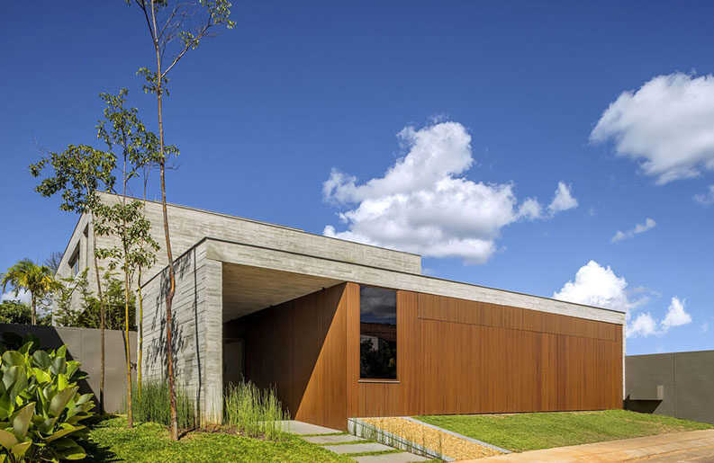 Casa Abacateiro by Angela Castilho Arquitetura e Interiores
