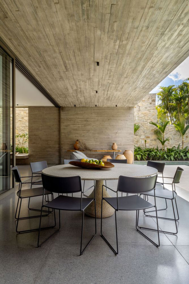 Casa Abacateiro by Angela Castilho Arquitetura e Interiores