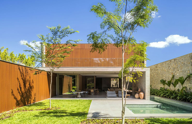 Casa Abacateiro by Angela Castilho Arquitetura e Interiores
