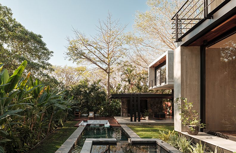 Casa Akama. Arquitectura de diálogo y calma con la naturaleza