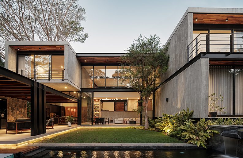 Casa Akama. Arquitectura de diálogo y calma con la naturaleza