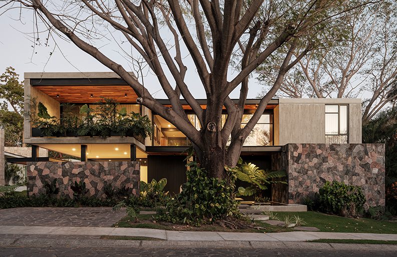 Casa Akama. Arquitectura de diálogo y calma con la naturaleza