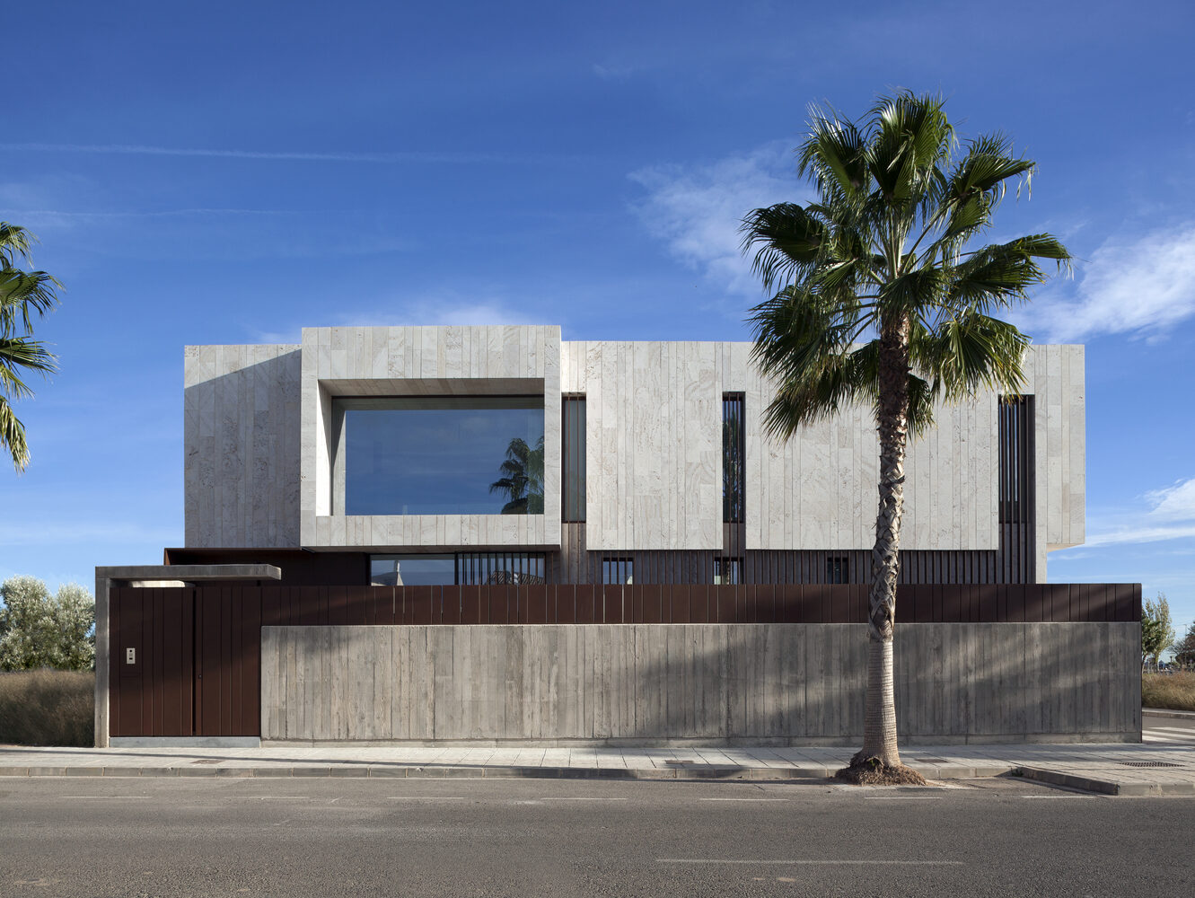 Casa Alquería by Antonio Altarriba Arquitectos