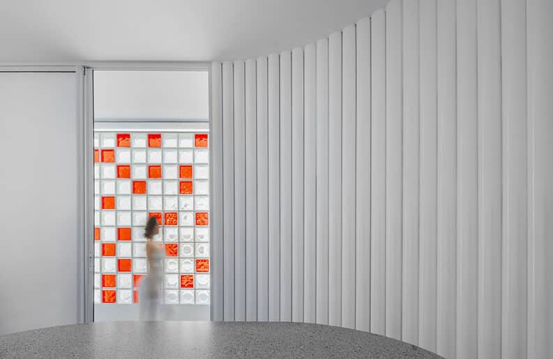 Casa Blanca by NEBR arquitetura