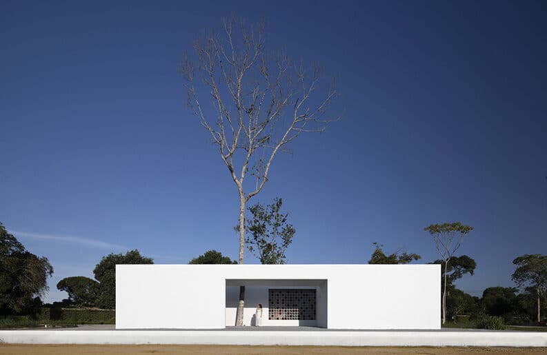 Casa Blanca by NEBR arquitetura