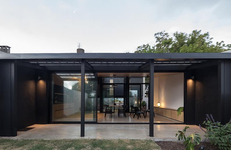 Casa Blixen 4238 by MBST Arquitectos