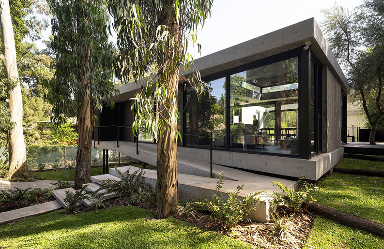 Casa Bosque by Carmona Pérez Marino